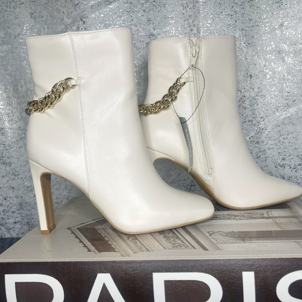 🤍BRAND NEW EXPRESS CHAIN ANKLE BOOTS IN CREAM + Gold✨
